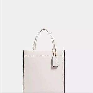 Coach brand new cashin tote comes with adjustable strap see photos